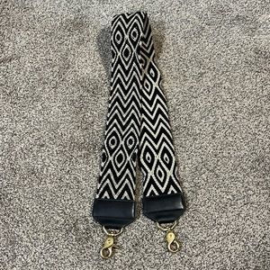 Salt the classic strap Zoe purse strap black and white